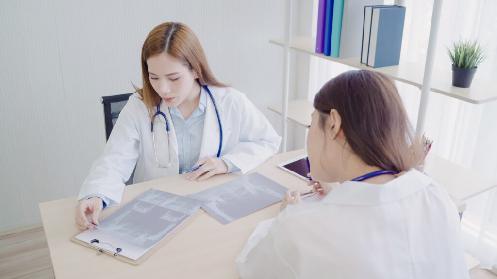 Home professional asian doctor medical professionals team brainstormi